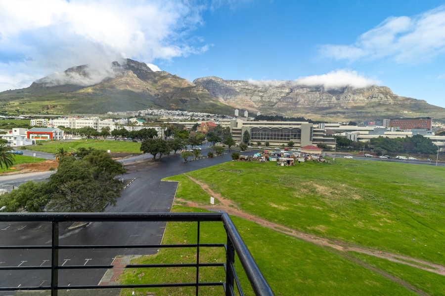 1 Bedroom Property for Sale in Zonnebloem Western Cape